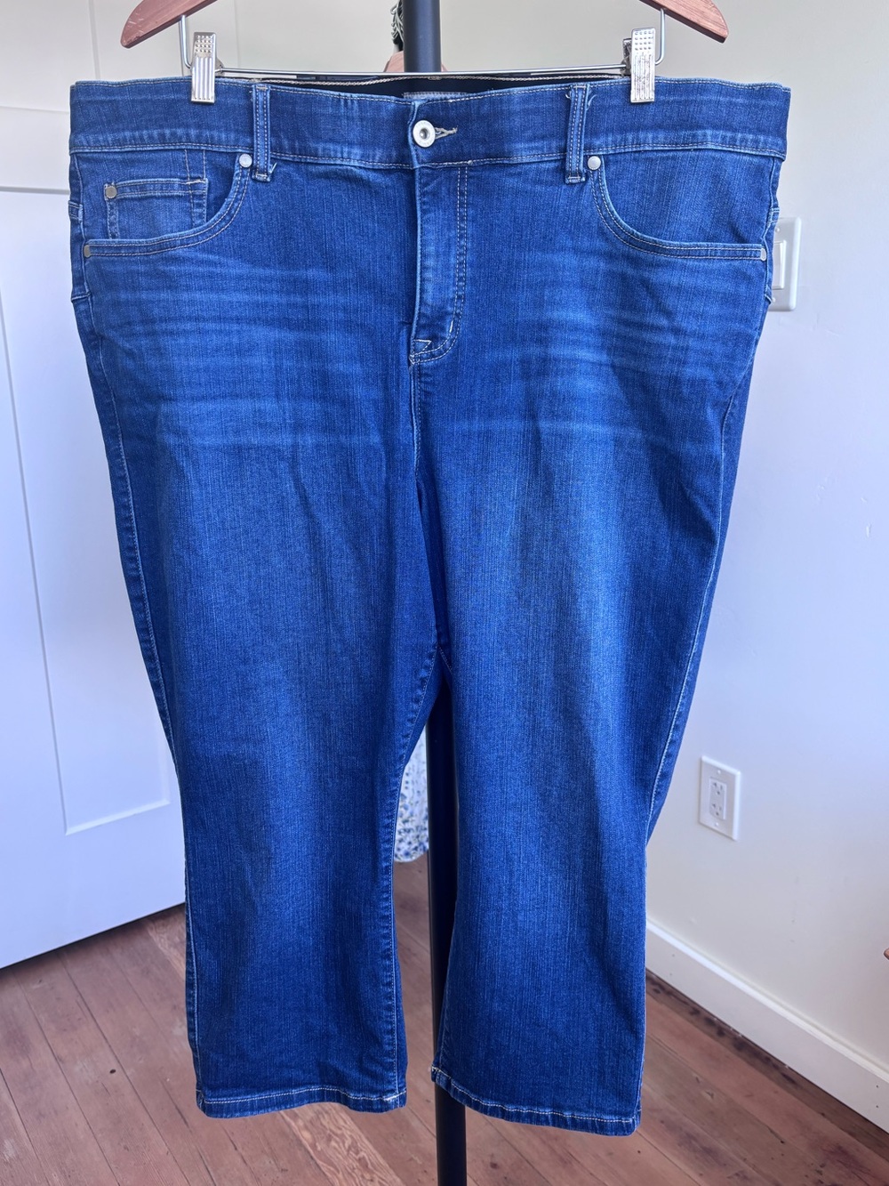 Torrid crop bombshell skinny jeans Size 24 / 3X